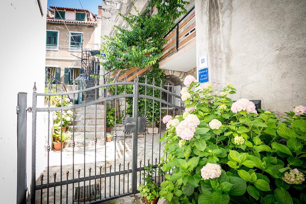 Apartments Sara Hvar Town Buitenkant foto